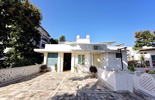 Udaipur Apartment | Villa 10 Para - 2BHK City Center Stay Balcony Green Surroundings 4 Pax