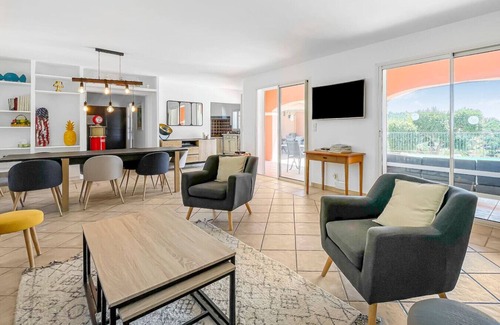 La Londe-les-Maures Apartment | Villa 15mn from the beach, wifi, air conditioning, sea view