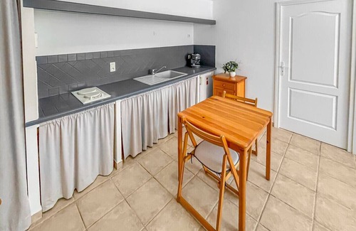La Londe-les-Maures Apartment | Villa 15mn from the beach, wifi, air conditioning, sea view