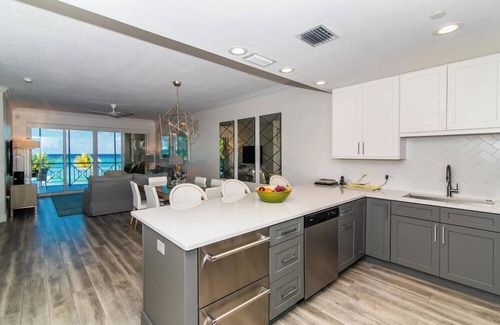 Seven Mile Beach Villa | Villa 17, Third floor, 3 bedroom, 3 bathroom, oceanfront, fully equipped.