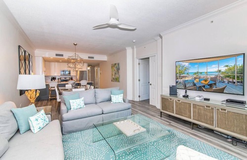 Seven Mile Beach Villa | Villa 17, Third floor, 3 bedroom, 3 bathroom, oceanfront, fully equipped.