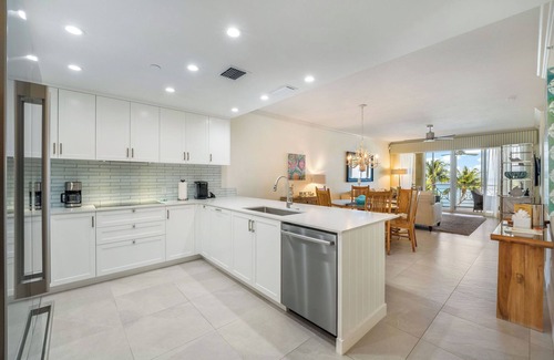 Seven Mile Beach Villa | Villa 18, Third floor 3 bedroom, 3 bathroom, oceanfront, fully equipped.