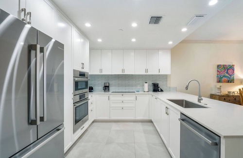 Seven Mile Beach Villa | Villa 18, Third floor 3 bedroom, 3 bathroom, oceanfront, fully equipped.