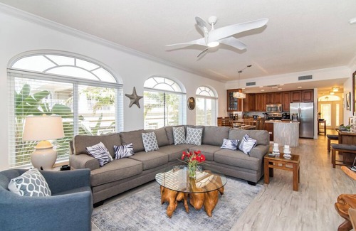 Seven Mile Beach Villa | Villa 19, Third floor 3 bedroom, 3 bathroom, oceanfront, fully equipped.