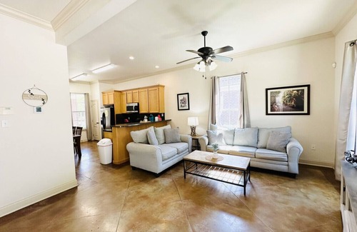Pine Grove Apartment | Villa 2, spacious townhouse in Tickfaw, LA