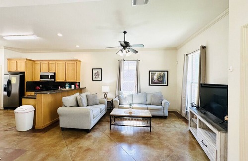 Pine Grove Apartment | Villa 2, spacious townhouse in Tickfaw, LA