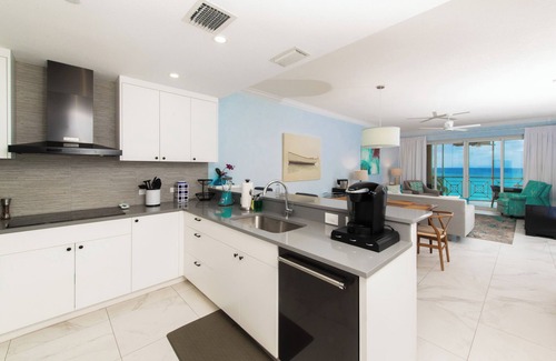 Seven Mile Beach Villa | Villa 22, Forth floor 3 bedroom, 3 bathroom, oceanfront, fully equipped.