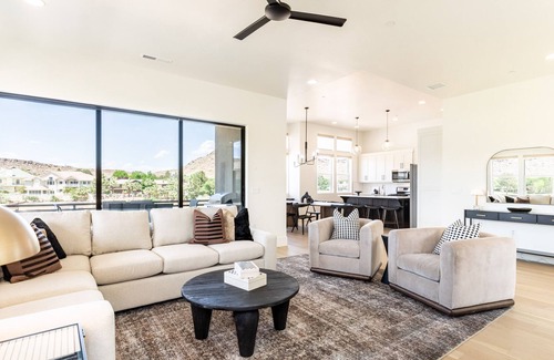 Bloomington Condo | Villa 34 brand new listing!