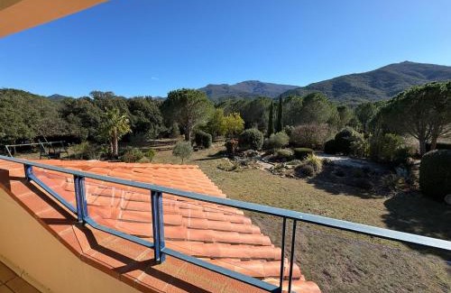 Laroque-des-Alberes House | Villa 4 Faces à Laroque-des-Albères avec Piscine et Terrasse - FR-1-732-67