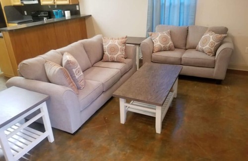 Pine Grove Apartment | Villa 4, spacious townhouse in Tickfaw, LA