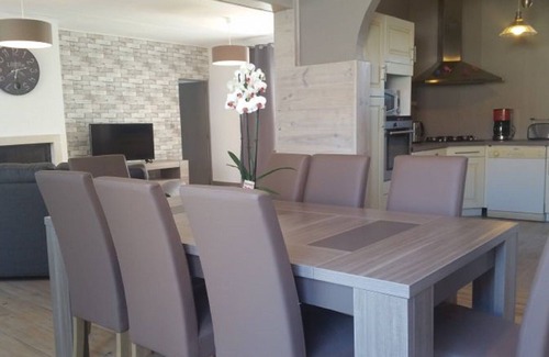 Saint-Martin-de-Re House | Villa 6-8 Personnes - Jacuzzi - 100m des Commerces - 1000m de la Plage - Parking