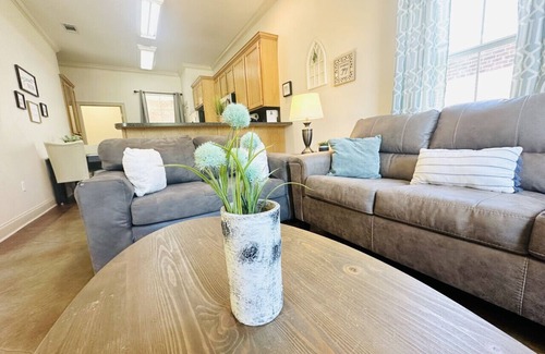 Pine Grove Apartment | Villa 6, spacious townhouse in Tickfaw, LA