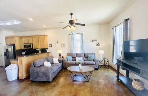 Pine Grove Apartment | Villa 6, spacious townhouse in Tickfaw, LA