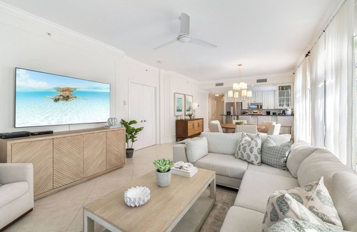 Seven Mile Beach Villa | Villa 7, Second floor, 3 bedroom, 3 bathroom, oceanfront, fully equipped.