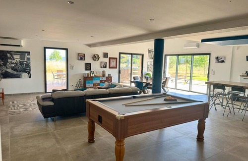 Montbazin Villa | Villa 8-10 pers, 4 suites 20 min from Sète and Montpellier