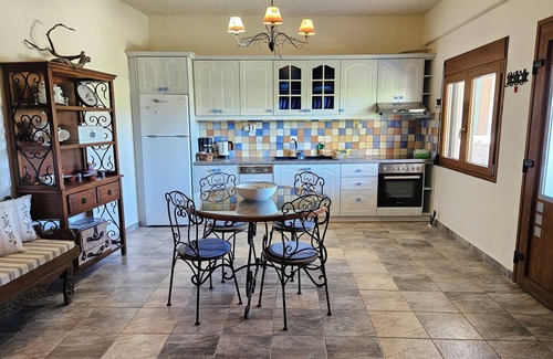 Pitsidia House | Villa Agapi, beautiful house for 4 Pers., shared pool, quiet in Pitsidia