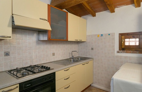 Donoratico Villa | Villa 'Agnese 3 Villetta Con Giardino' with Private Terrace, Shared Garden and Wi-Fi