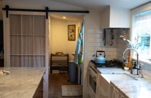 Akaroa House | Villa Akaroa - Akaroa Pet Friendly Holiday Home