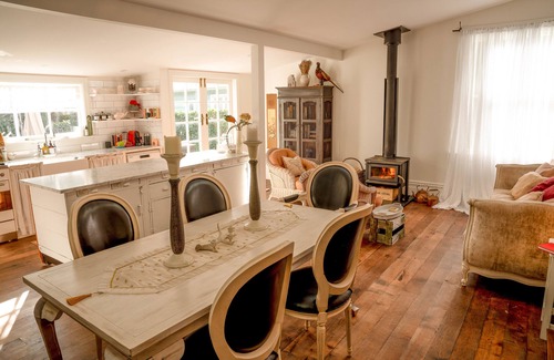 Akaroa Cottage | Villa Akaroa - Akaroa Pet Friendly Holiday Home