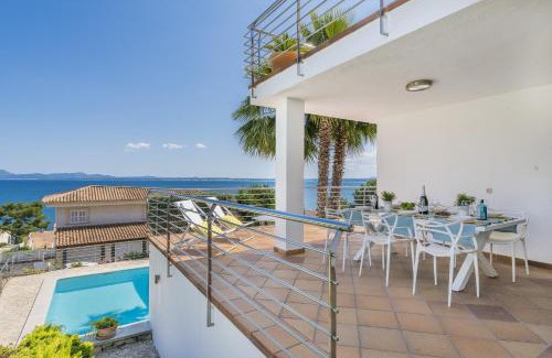 Alcanada Villa | Villa Alcanada - Family only