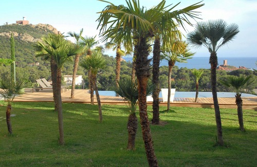 Le Dramont Apartment | VILLA ALFONSA - APARTMENT "L'ATELIER" sea view, Garden level South-East