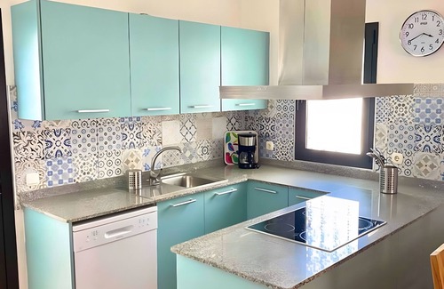 Playa Blanca Villa | Villa Alfredina with Mountain View, Pool & Wi-Fi