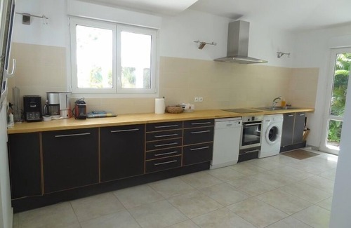 Terre-de-Bas Villa | Villa Alizé, Terre de Bas. Standing, panoramic view of the Baie des Saintes