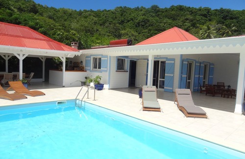 Terre-de-Bas Villa | Villa Alizé, Terre de Bas. Standing, panoramic view of the Baie des Saintes