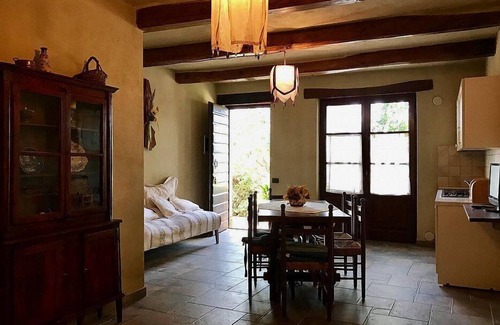 Massa Marittima House | Villa Amarena D: A graceful apartment in the characteristic style of the Tuscan countryside, with Free WI-FI.