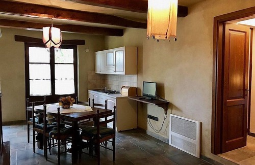 Massa Marittima House | Villa Amarena D: A graceful apartment in the characteristic style of the Tuscan countryside, with Free WI-FI.
