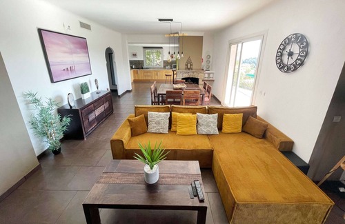La Gaude House | Villa Angel - Panoramic view with magnificent swimming pool and pool house