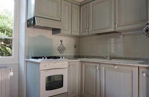 Vallecrosia Apartment | Villa Angelina Holiday Homes - Casa Glicine 5 minutes walk from the sea