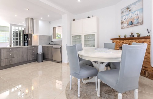 Castell-Platja d'Aro Villa | Villa 'Anna' with Sea View, Wi-Fi and Air Conditioning