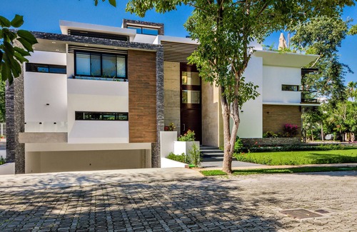 Playacar House | VILLA ANTONELLA FIVE STAR LODGING