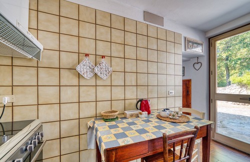 Monteluco House | Villa 'Appartamento Villa Marta' with Mountain View & Shared Garden
