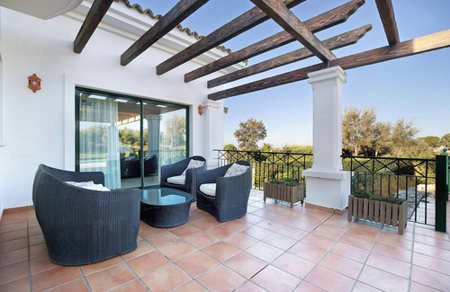 Arcos de la Frontera Villa | Villa "Arcos golf Jacaranda 5 dormitorios" with Mountain View, Pool & Wi-Fi