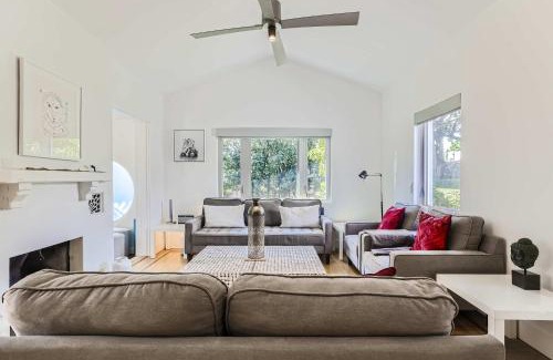Flamingo Parks House | Villa Ardmore - Indulge in Spa Living with Guesthouse & Private Pool