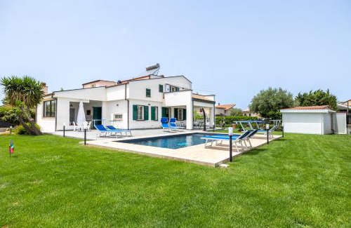 Piana Calzata House | Villa Arvilla with Private POOL