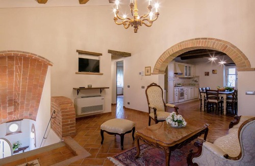 Cortona Villa | Villa at 300 m altitude with private swimming pool and views of Cortona