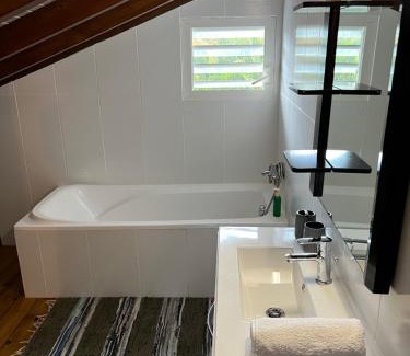 Les Abymes Villa | Villa au calme avec Jacuzzi, Villa Le Boursoie