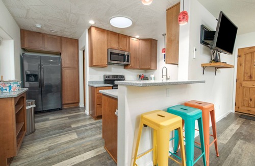 Crescent City House | Villa Au Contraire-luxury within steps to Jedediah Smith Park and Smith River