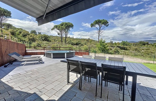 Roquebrune-sur-Argens Villa | Villa au Calme à Proximité de Tout !