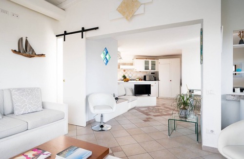 Porto Istana Villa | Villa Aurazure - jacuzzi with seaview