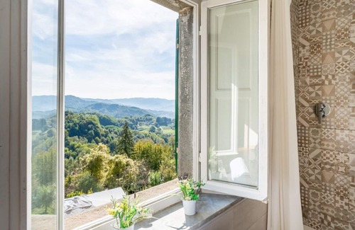 Mologno Villa | Villa Australis · * Farmhouse with views * Walk to everything