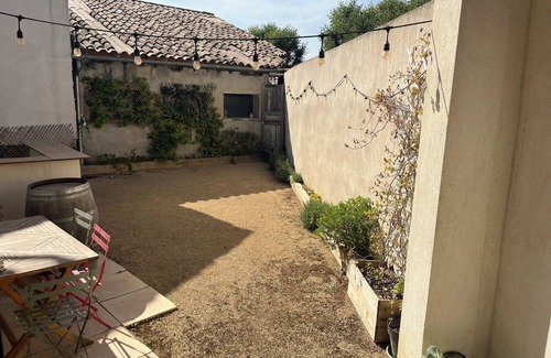 Lambesc Villa | Villa Avec Piscine en Centre de Village Provencal