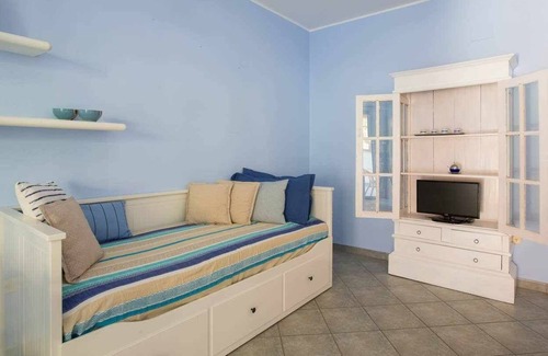 Specchiolla Villa | Villa Avion. Fenced, baby chair, outdoor shower, beach 250m away. For families.