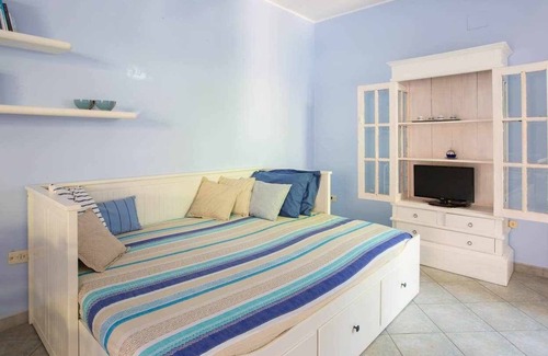 Specchiolla Villa | Villa Avion. Fenced, baby chair, outdoor shower, beach 250m away. For families.
