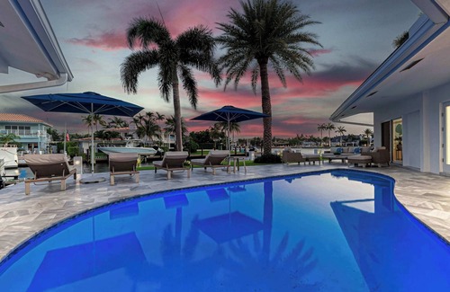 Bermuda Riviera House | Villa Azul – Coastal Oasis | 5-Min Walk to Beach & Waterfront Living