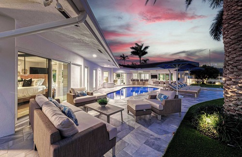 Bermuda Riviera House | Villa Azul – Coastal Oasis | 5-Min Walk to Beach & Waterfront Living