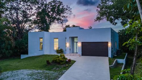 Edgewood House | Villa Azul Luxe Retreat
